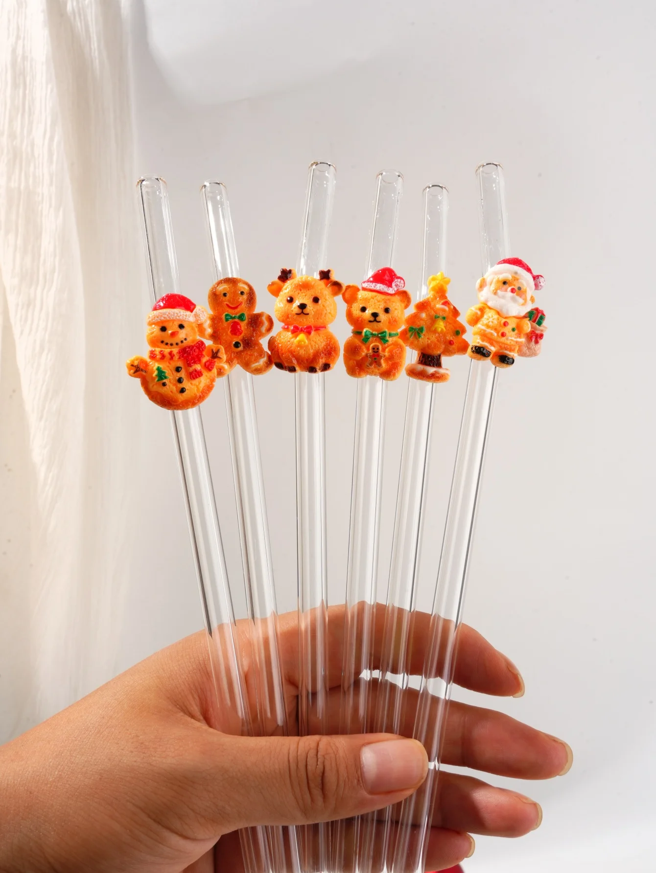 6PCS Christmas Bear Gingerbread Figure Decor Clear Bent Glass Straw, Reusable Beverage Straw for Coffee Bubble Water Afternoon