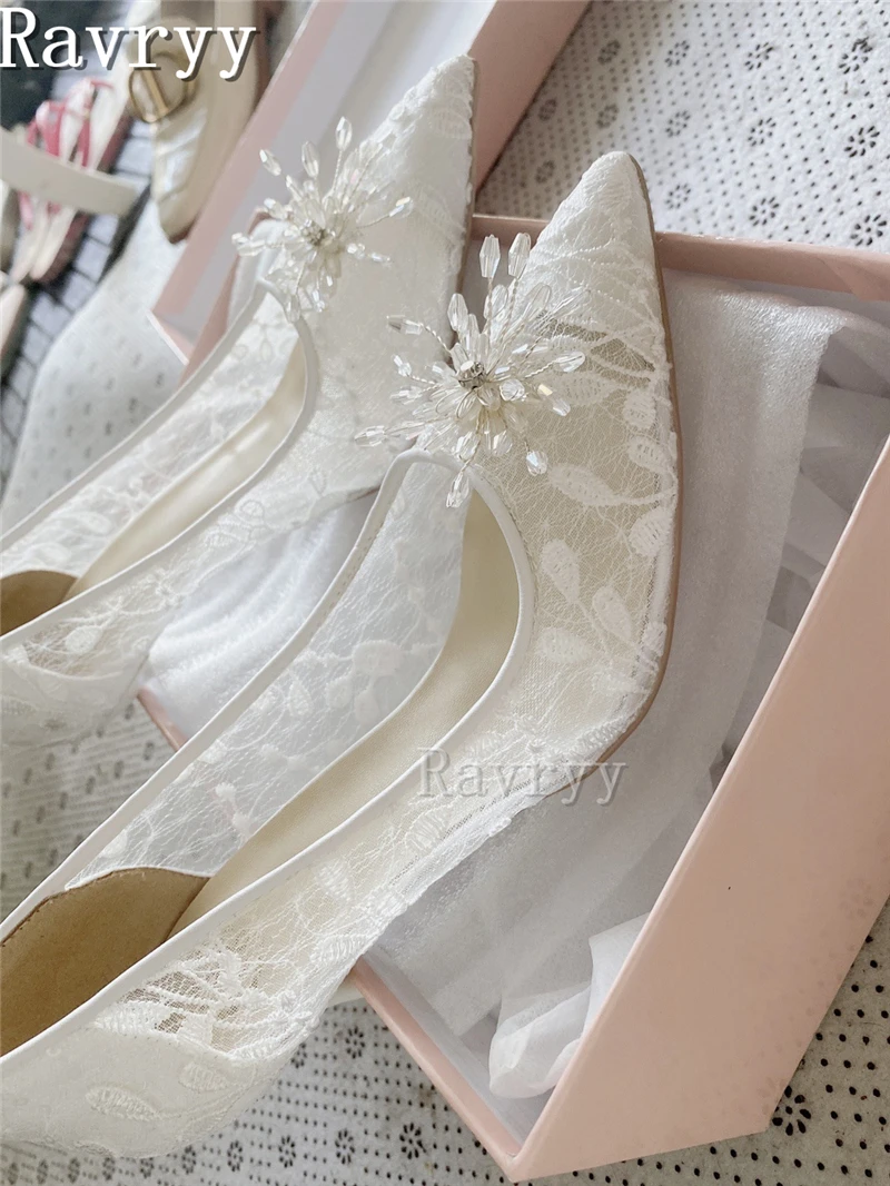 2023 New White Lace Embroid Pointed Toe Bride Pumps Bling Crystal Flowers Thin High Heel Mary Janes Wedding Shoes Woman