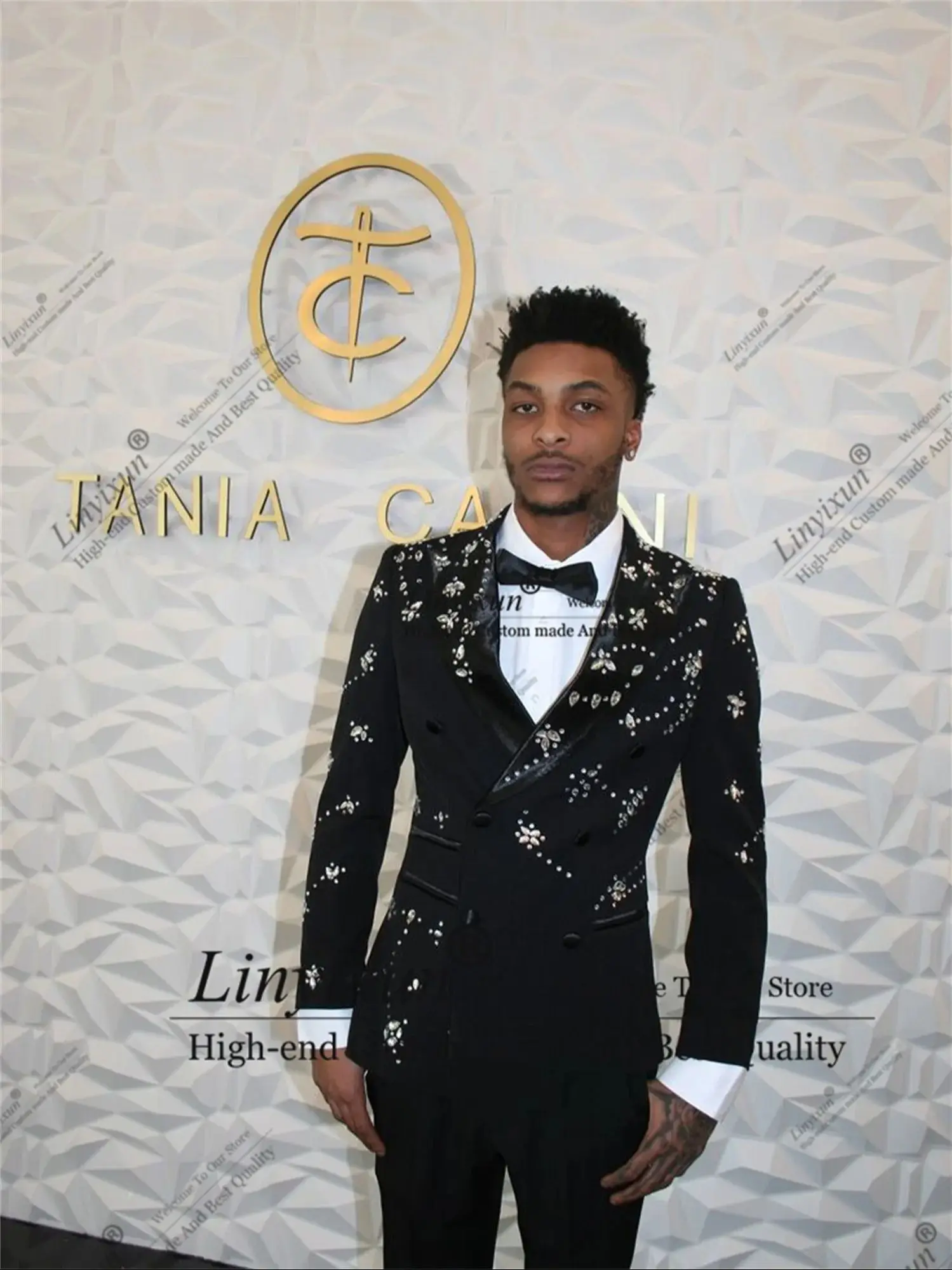 

Young Fashion Metal Embellished Men Suits High End Customized Wedding Blazers Outfit 2Pieces Sets Slim Groom Tuxedos ropa hombre