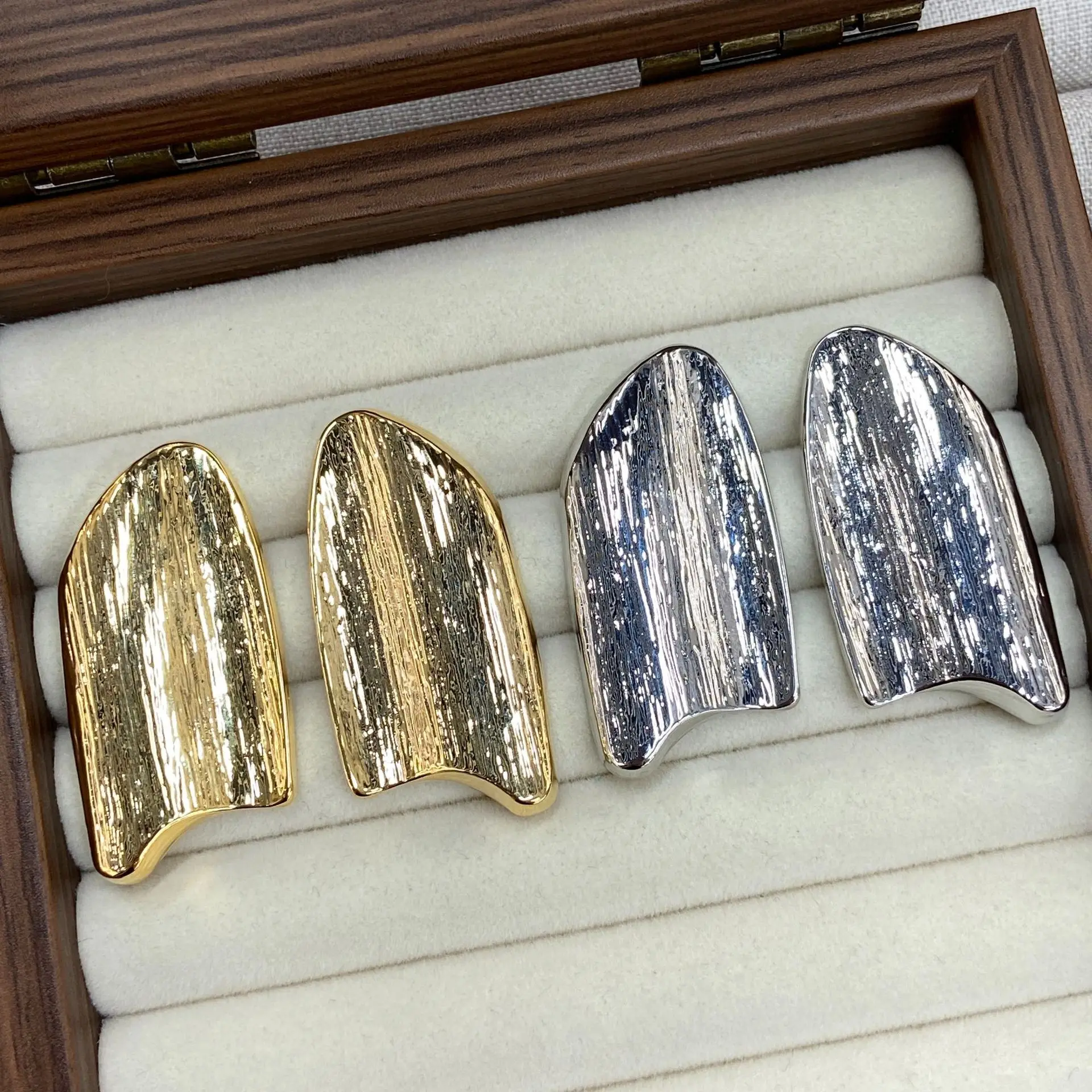Vintage Textured Vertical Stripe Gold Earrings for Women, Simple Geometric Irregular Stud Ear Jewelry