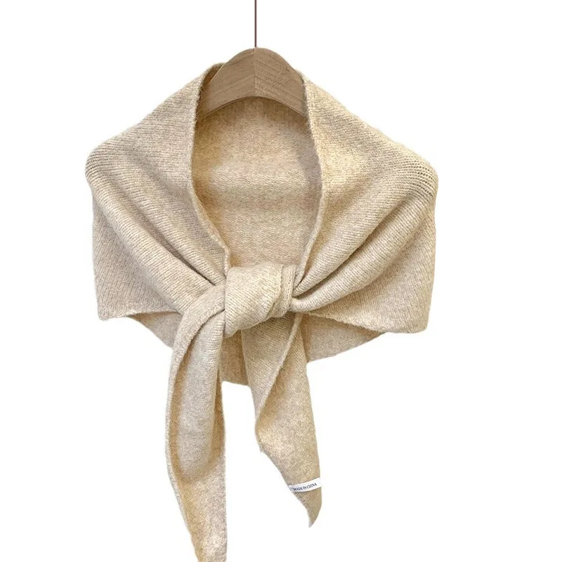 Fashionable Knitted Winter Wrap for Women with Decorative Elements Stylish and Versatile Triangle Scarf for Autumn and Winter