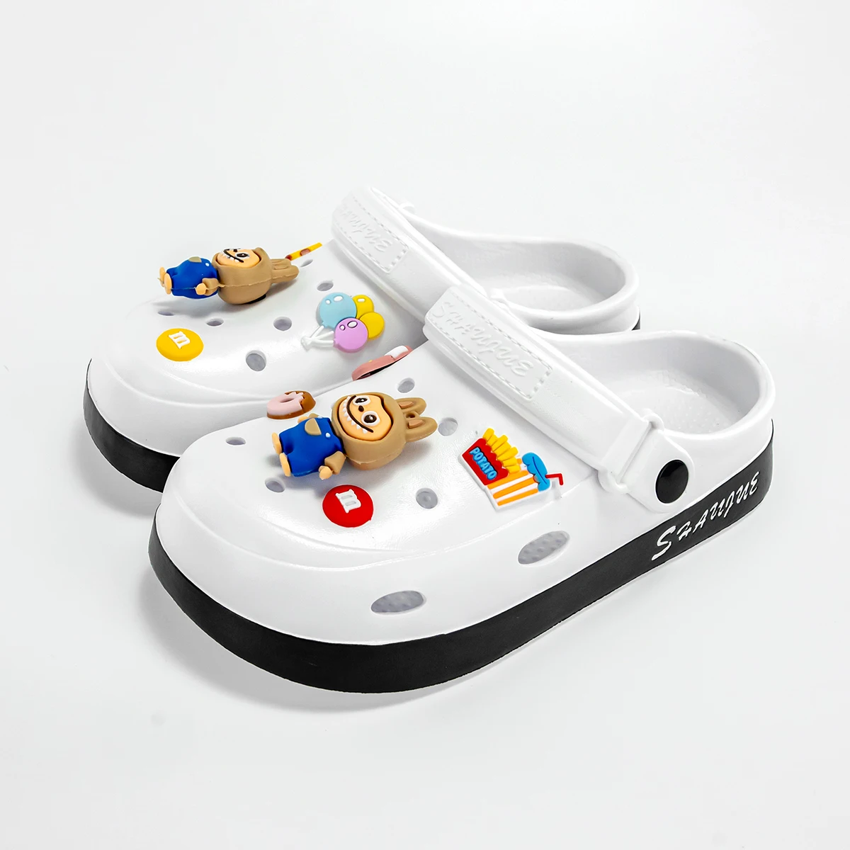 

Новые универсальные двухцветные мужские и женские сабо с рисунком Labubu для верхней одежды, нескользящие тапочки на плоской подошве, модные сандалии 833