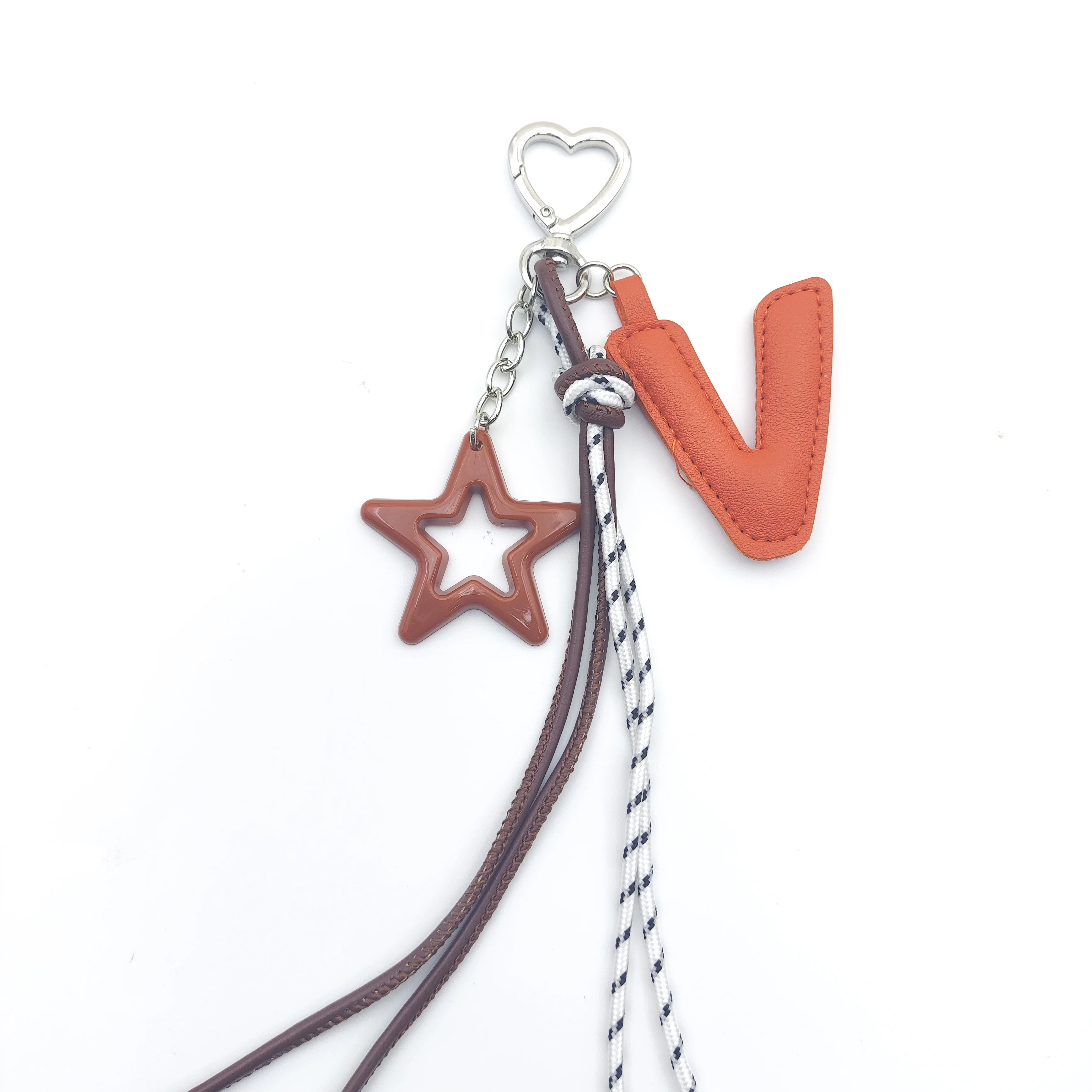 Leder A-Z Initialen-Schlüsselanhänger mit Stern-Quaste und Herz-Verschluss, Alphabet-Taschenanhänger, Personalisierter Geldbörsen- und Rucksackanhänger, Kleines Geschenk – Detail 11