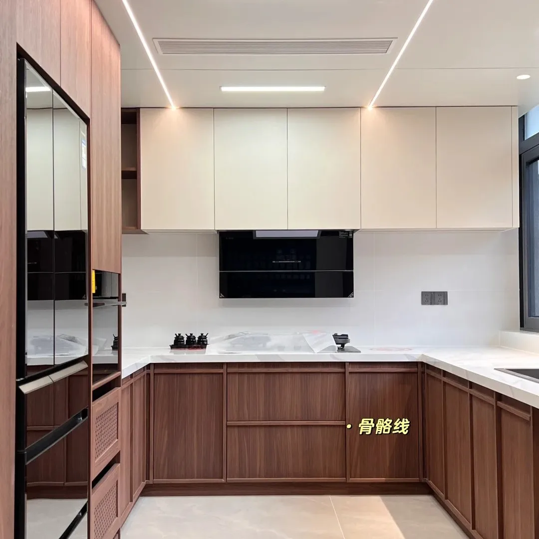 %Modern Kitchen Skeleton Door High-End Pine Wood Customizable Kitchen Cabinets Wheels Water Resistant