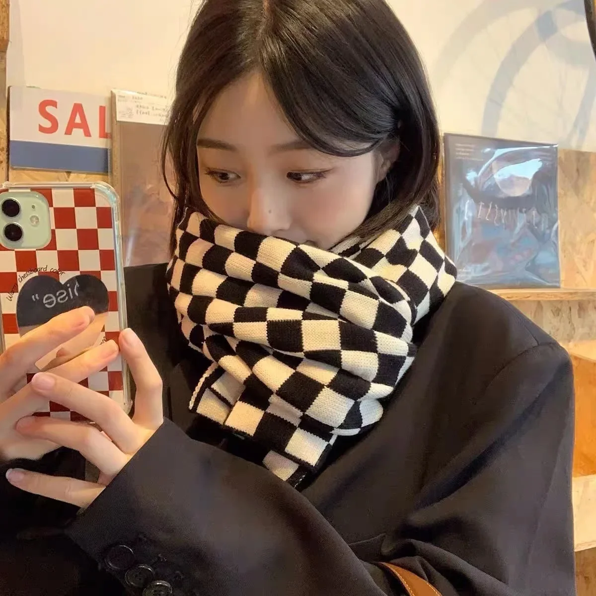 

2024 New Checkered Scarf for Girls and Couples Versatile Korean Winter Fashion Warm Scarf Black Checkered Adult Scarf YC21