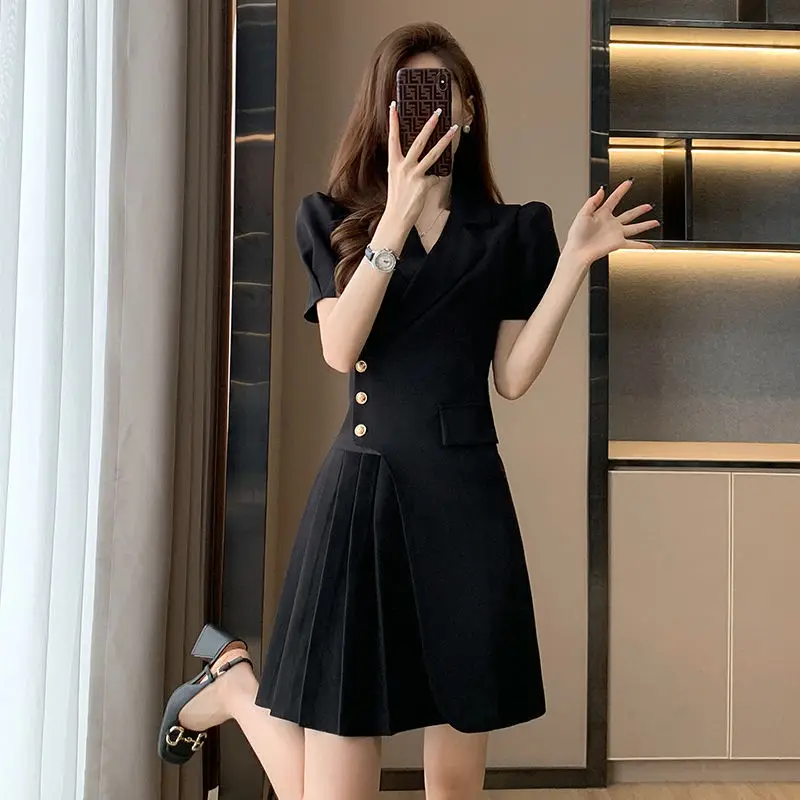 فستان أبيض عطري صغير على الطراز الفرنسي فستان نسائي صيفي جديد بمزاج صيفي للتخسيس فستان بدلة مطوي للنساء