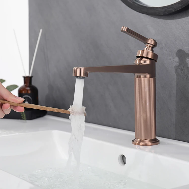 صنابير حوض الحمام ذات المقبض الواحد المثبتة على سطح السفينة من الشركة المصنعة باللون الذهبي الوردي الفاخر