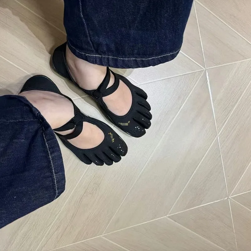 chaussures-a-cinq-doigts-pour-femmes-ideales-pour-l'entrainement-complet-en-exterieur-et-en-interieur-le-fitness-le-pilates-le-yoga-la-musculation-et-la-course-a-pied-avec-bout-fendu