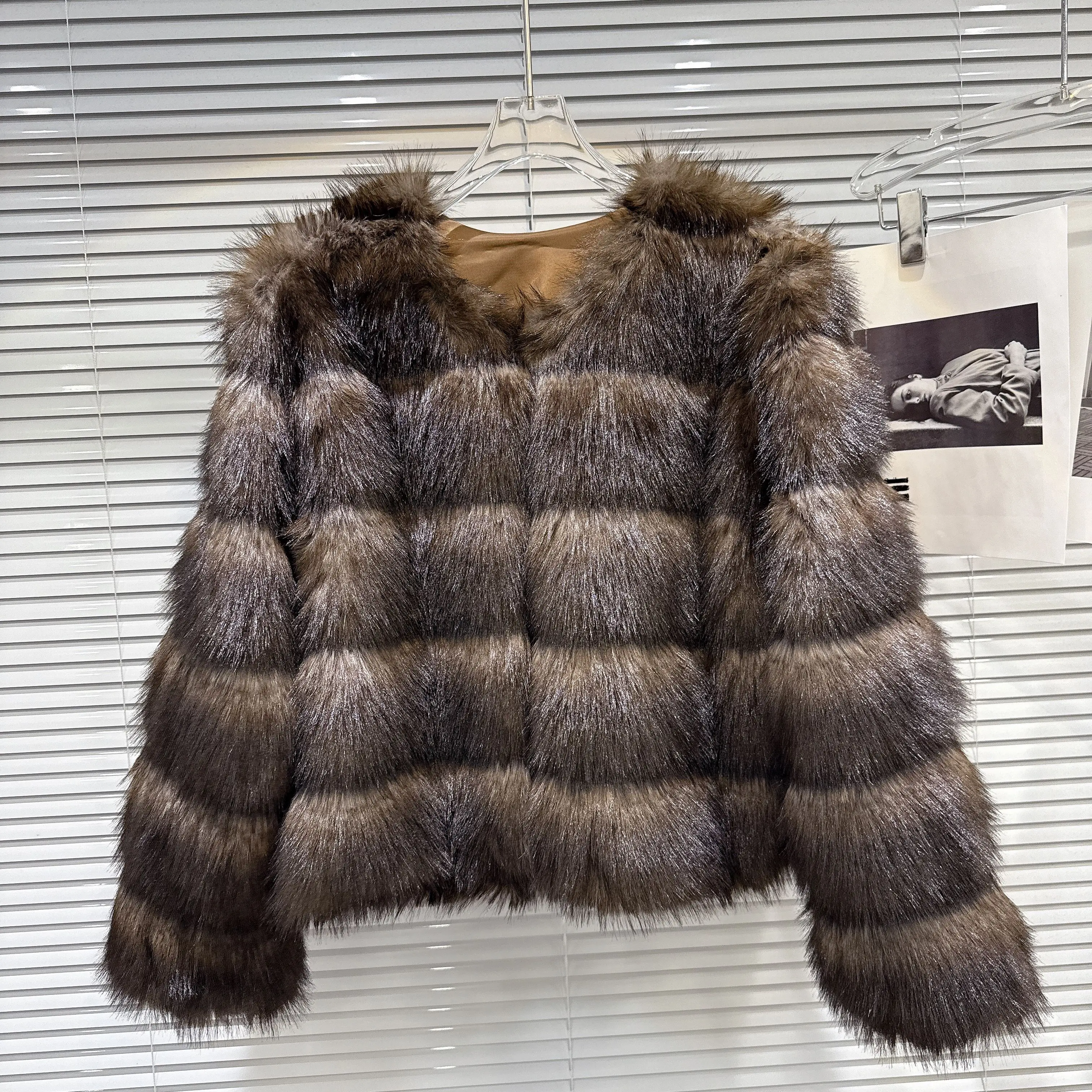 2023 Winter Neue Elegante Prominente Faux Pelz Mäntel Welle Muster Casual Lose Dicke Warme Umweltfreundliche Pelz Kurze Jacken für Frauen