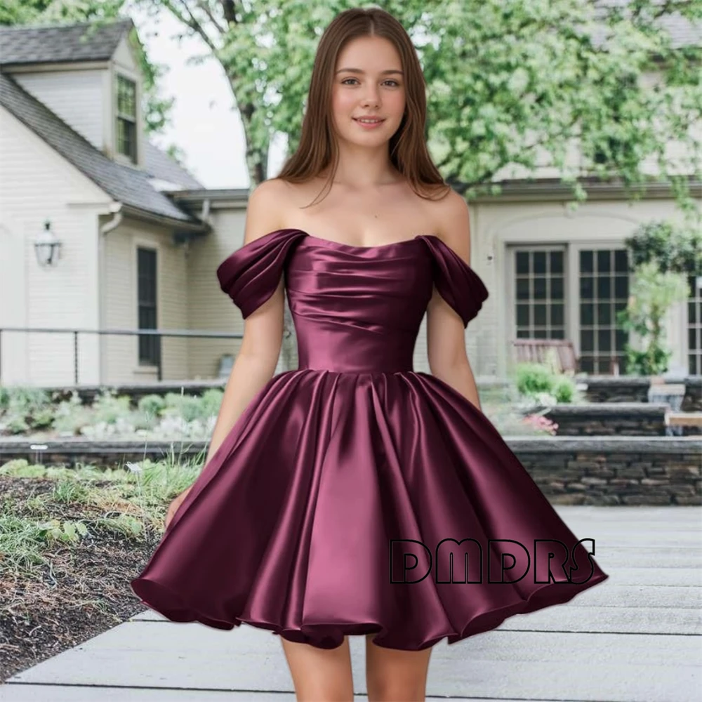 Schulterfreies Heimkehrkleid aus Satin, kurzes Ballkleid, A-Linie, trägerloses, plissiertes Mini-Cocktailpartykleid