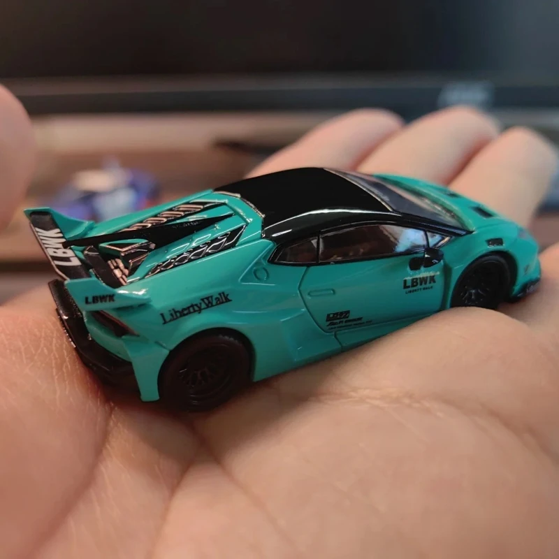 

King Huracan LBWK 1:64 Opened Hood Diecast Diorama Car Model Collection Toy