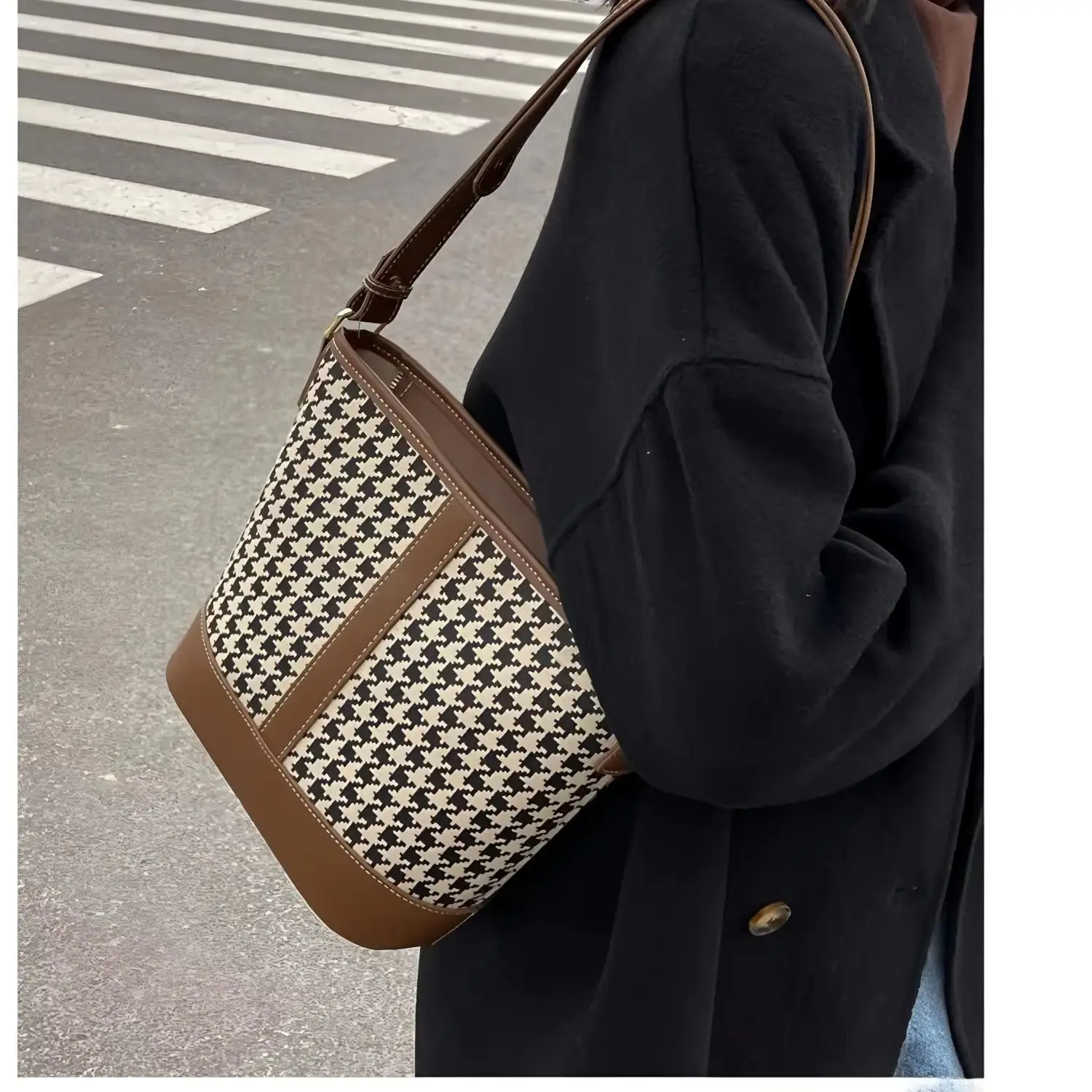 Houndstooth bucket shoulder bag with brown leather trim, adjustable shoulder strap, large-capacity vintage women's tote handbag.