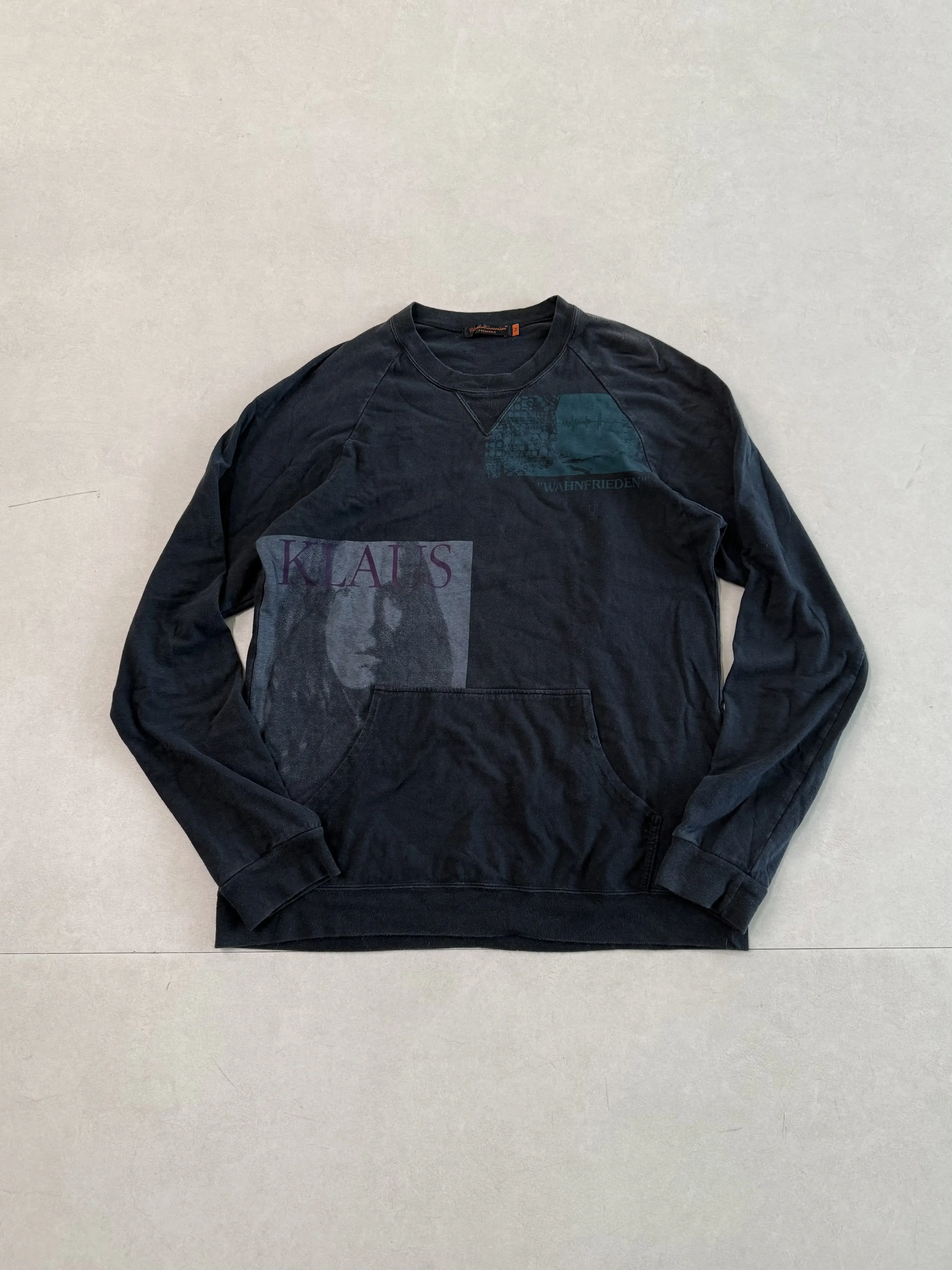 

Under06ss Klaus Portrait Sheet Print Crew Neck Pullover Long Sleeve Tee