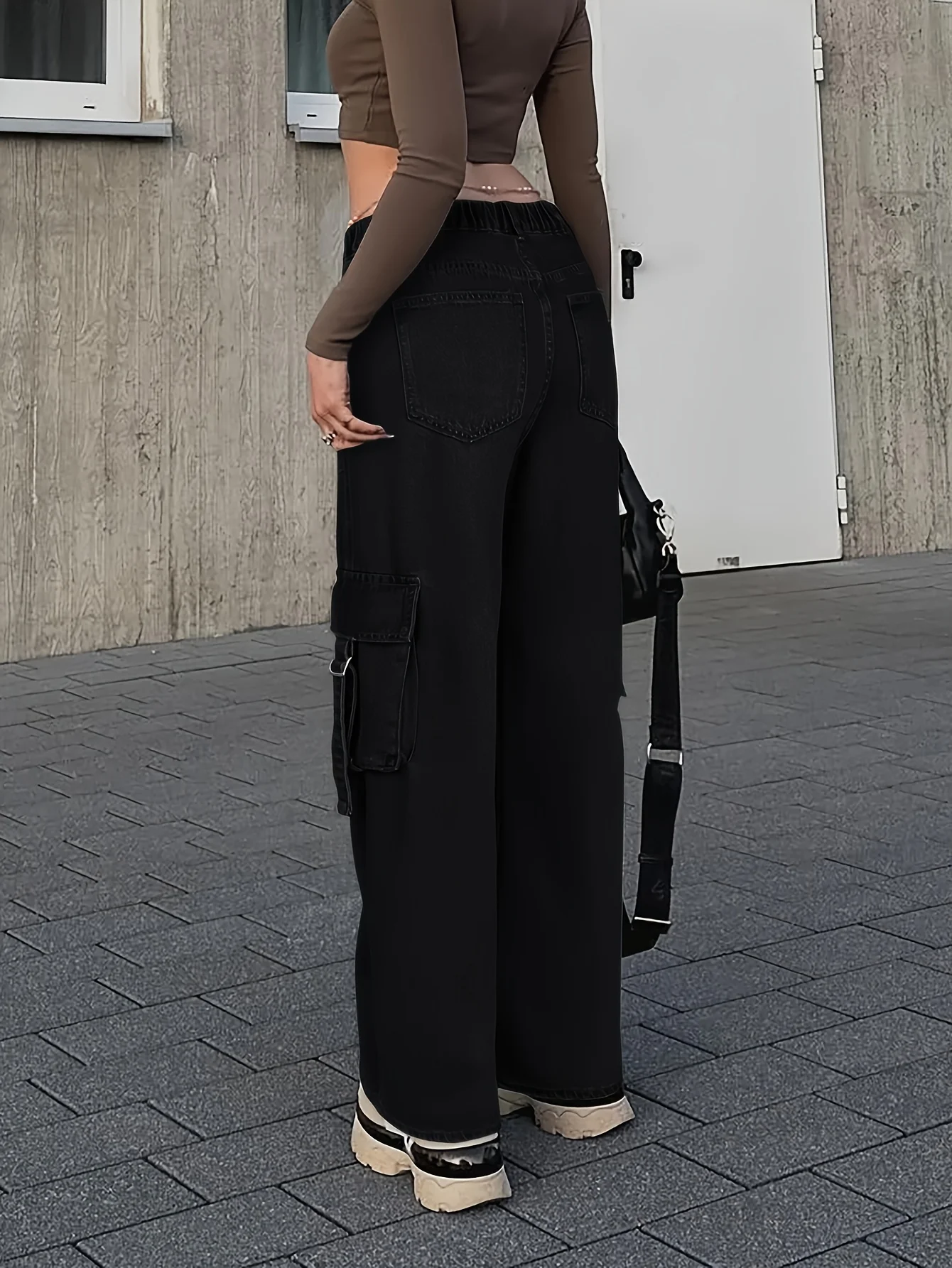 Simples costura cor sólida aba bolso jeans retos para mulheres cintura alta bolsos inclinados na parte traseira design de cintura elástica