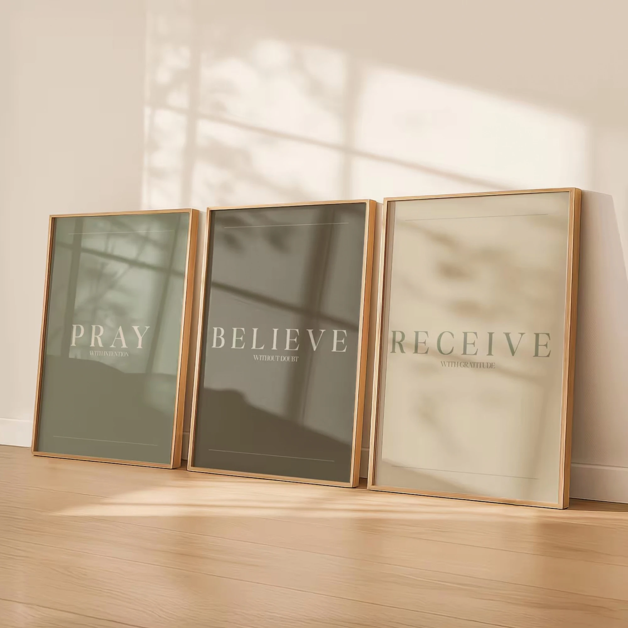 Citação Bíblica: Ora, Acredite, Receba - Impressão em Tela Verde Sálvia para Decoração de Sala de Estar, Quarto e Casa