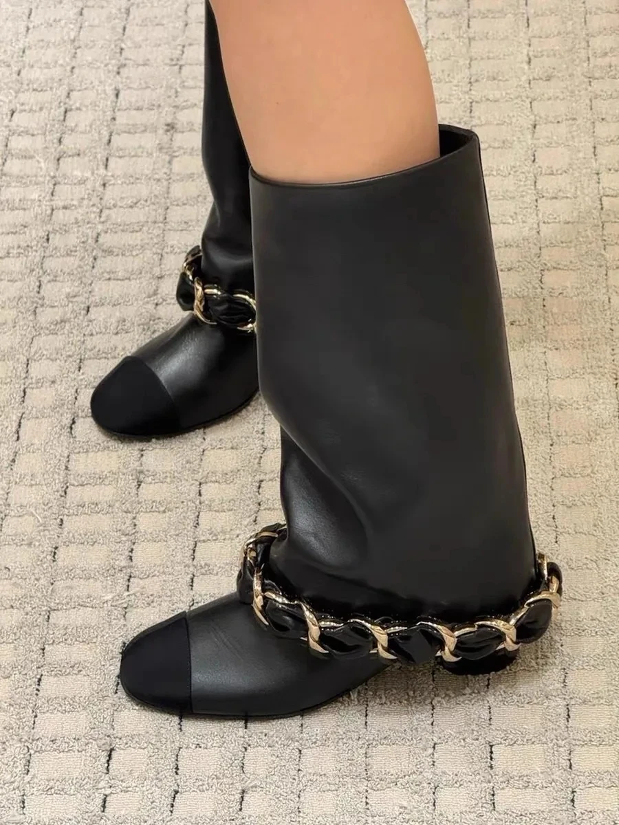 

Новейшие классические ботинки до середины икры с цепочкой, разноцветные черные модные женские современные ботинки без шнуровки на массивном каблуке с круглым носком