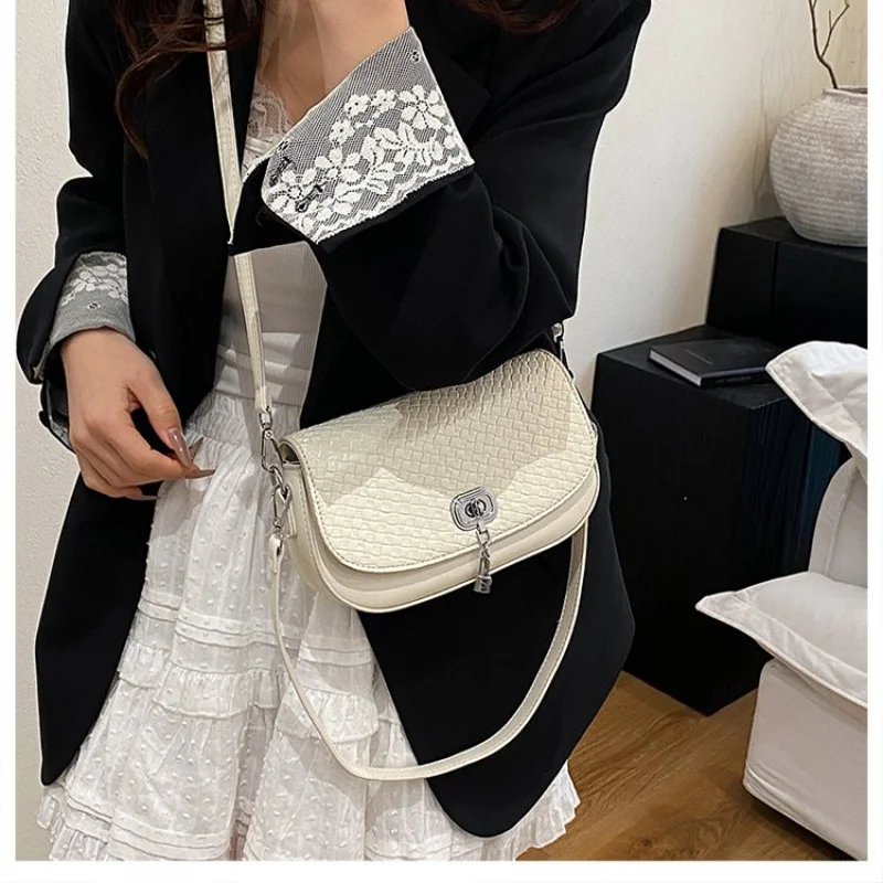 

Women's Shoulder Bag With Fine Leather Casual Vintage Famous Lasting Spacious Soft Modern Style​