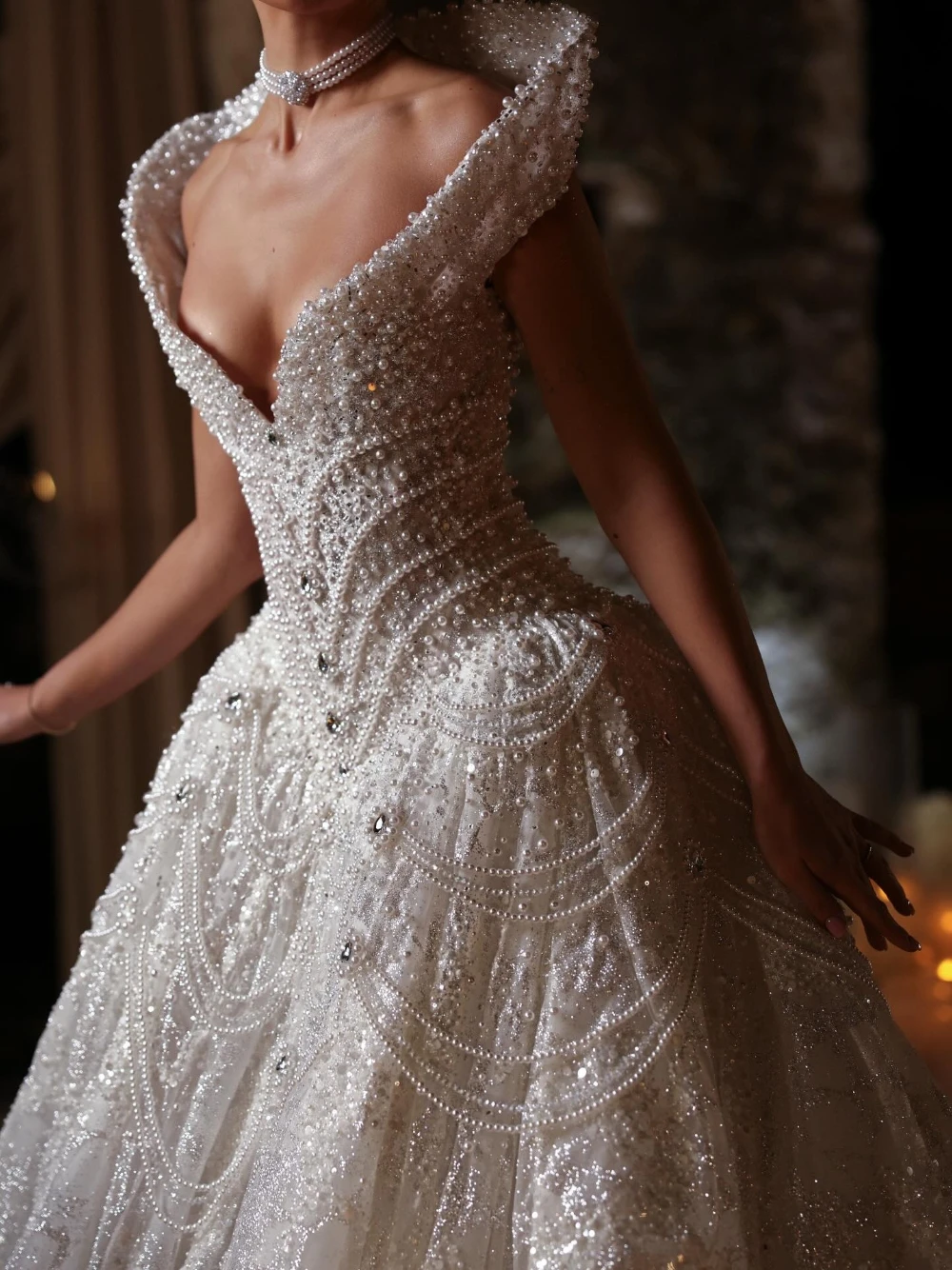 

Princess Ball Gown Wedding Dress Off Shoulder Caplet Collar Sleeveless Glitter Beaded Pearls Bridal Gown With Long Sweep Train