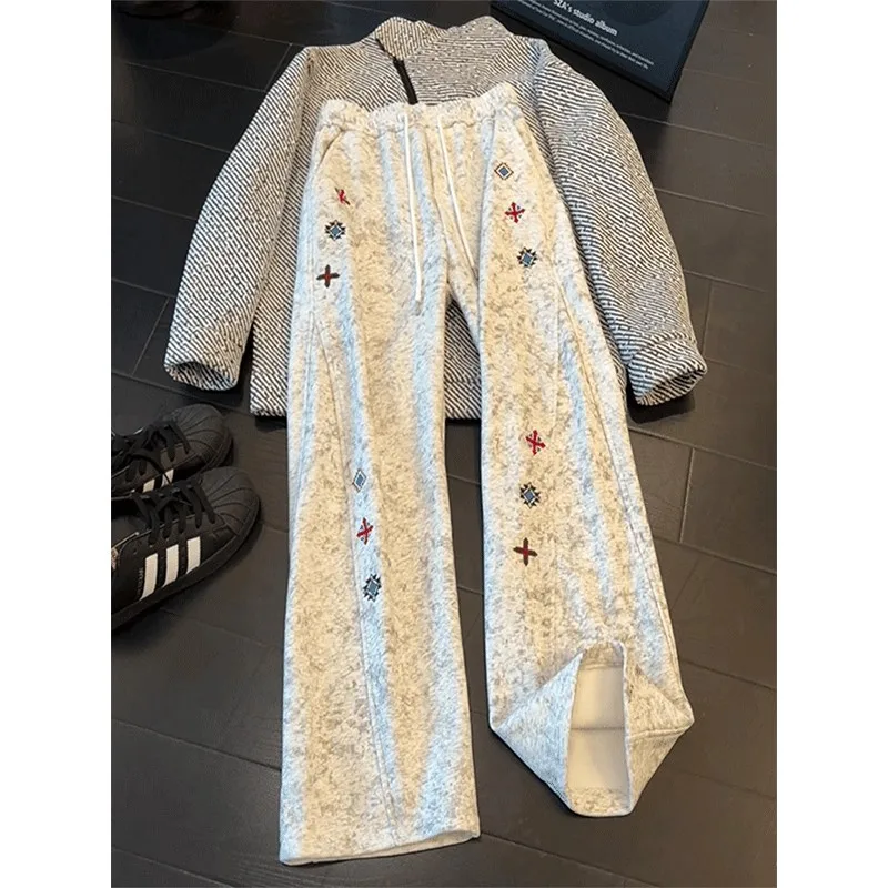 

Мужские повседневные брюки в американском уличном стиле с цветочной вышивкой, свободного прямого кроя, осенне-зимние, винтажные, свободные, прямого силуэта.