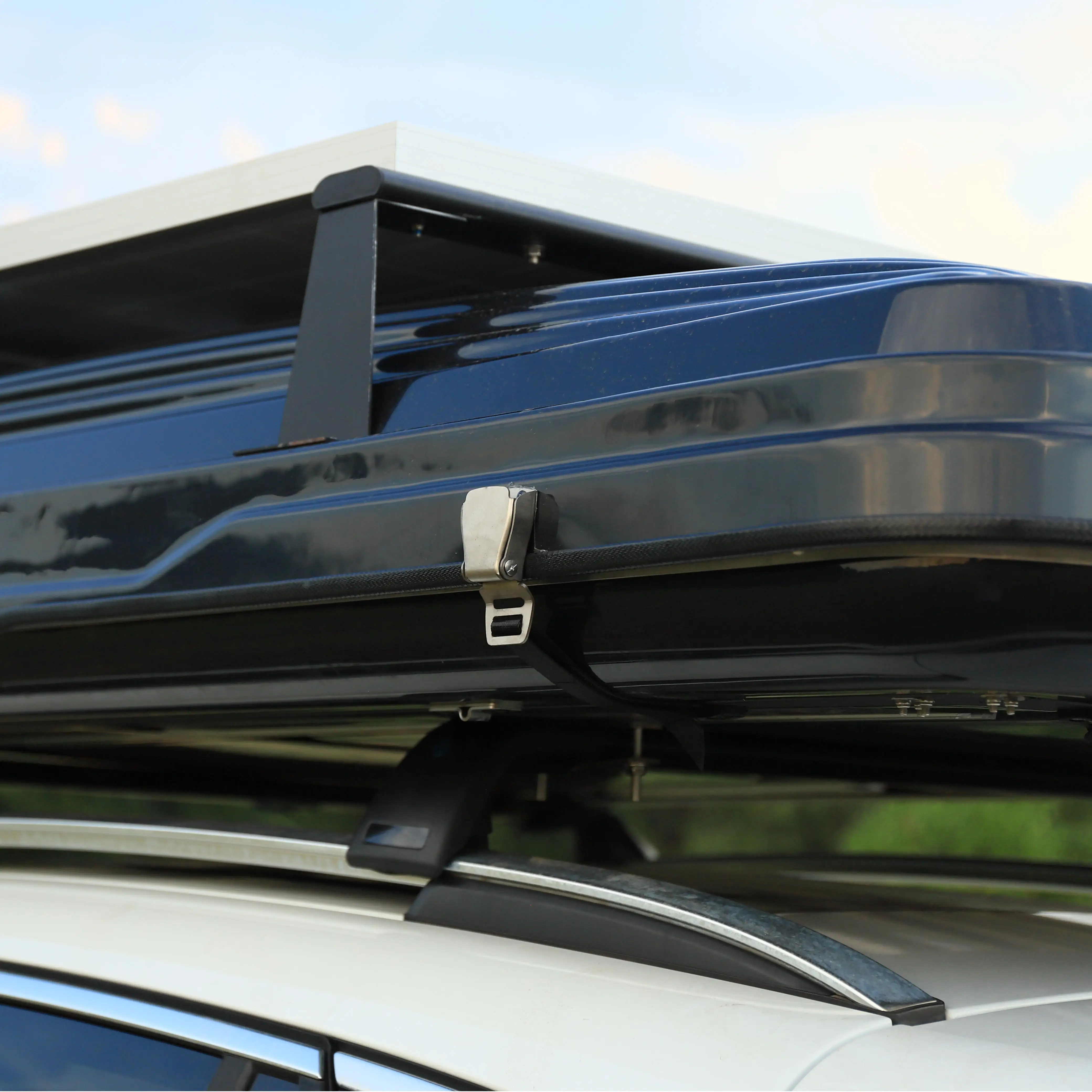 Hot Sale ABS Hard Shell Car Roof Tent Rectangular Car Roof Tent Outdoor Folding Camping Truck Roof Tent Suitable for Camping