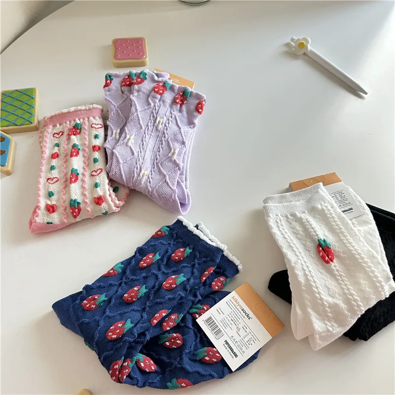Meias Kikiyasos25 com Padrão de Flor de Morango em Relevo para Mulheres, Design Floral que Absorve a Umidade