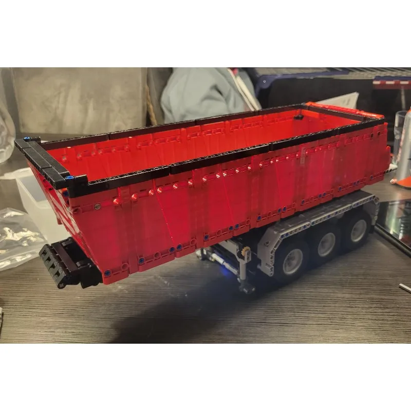 MOC-110667 Bouwsteenmodelset met drie assen voor dumptrailer - 1232 onderdelen Werktuigbouwkunde Algemeen systeem Constructiespeelgoed