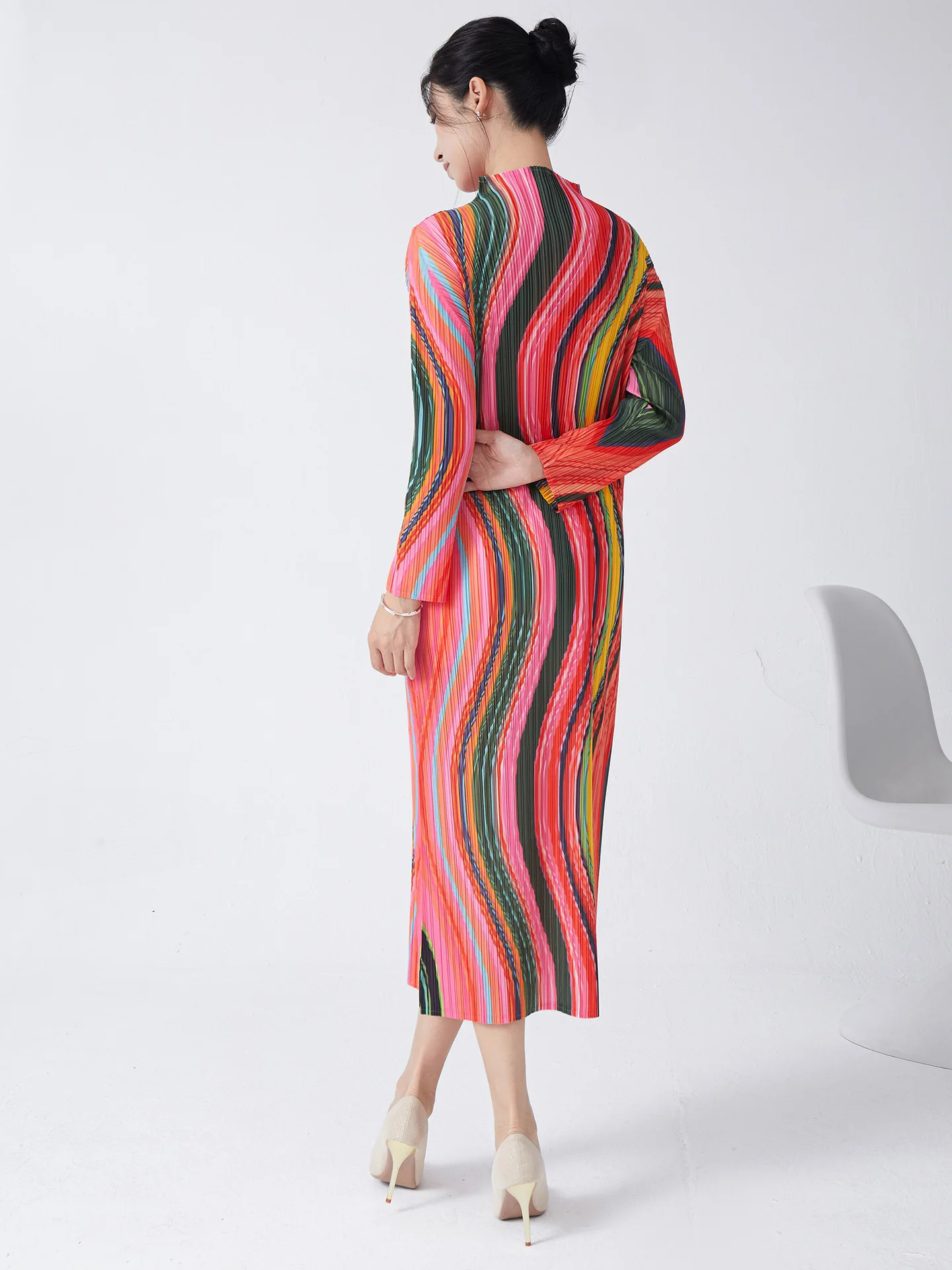 Alta qualidade transporte rápido miyake vestidos plissados impresso vestido casual listrado tecido de poliéster vestidos elegantes femininos