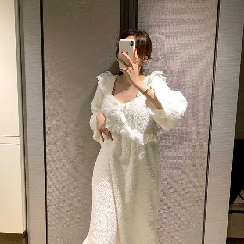 Sweet Princess Style Nightgown Long Coral Velvet Soft Sleepwear Women Winter Soft Home Dressing Gown Lace Ruffles Sleepdress