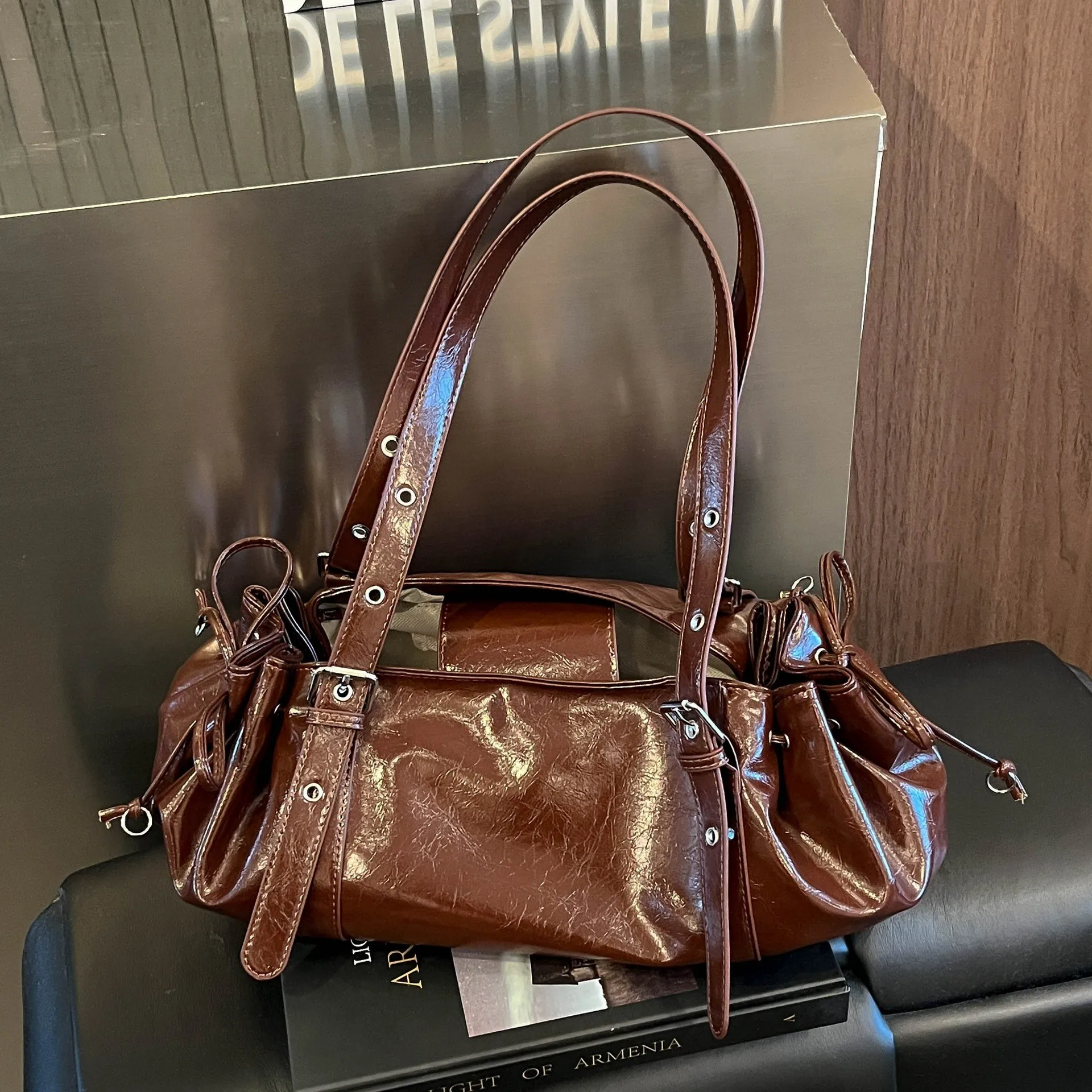 borsa-tote-da-donna-di-alta-gamma-grande-capacita-nuova-collezione-2026-in-pelle-olio-stile-motociclista-borsa-boston-alla-moda
