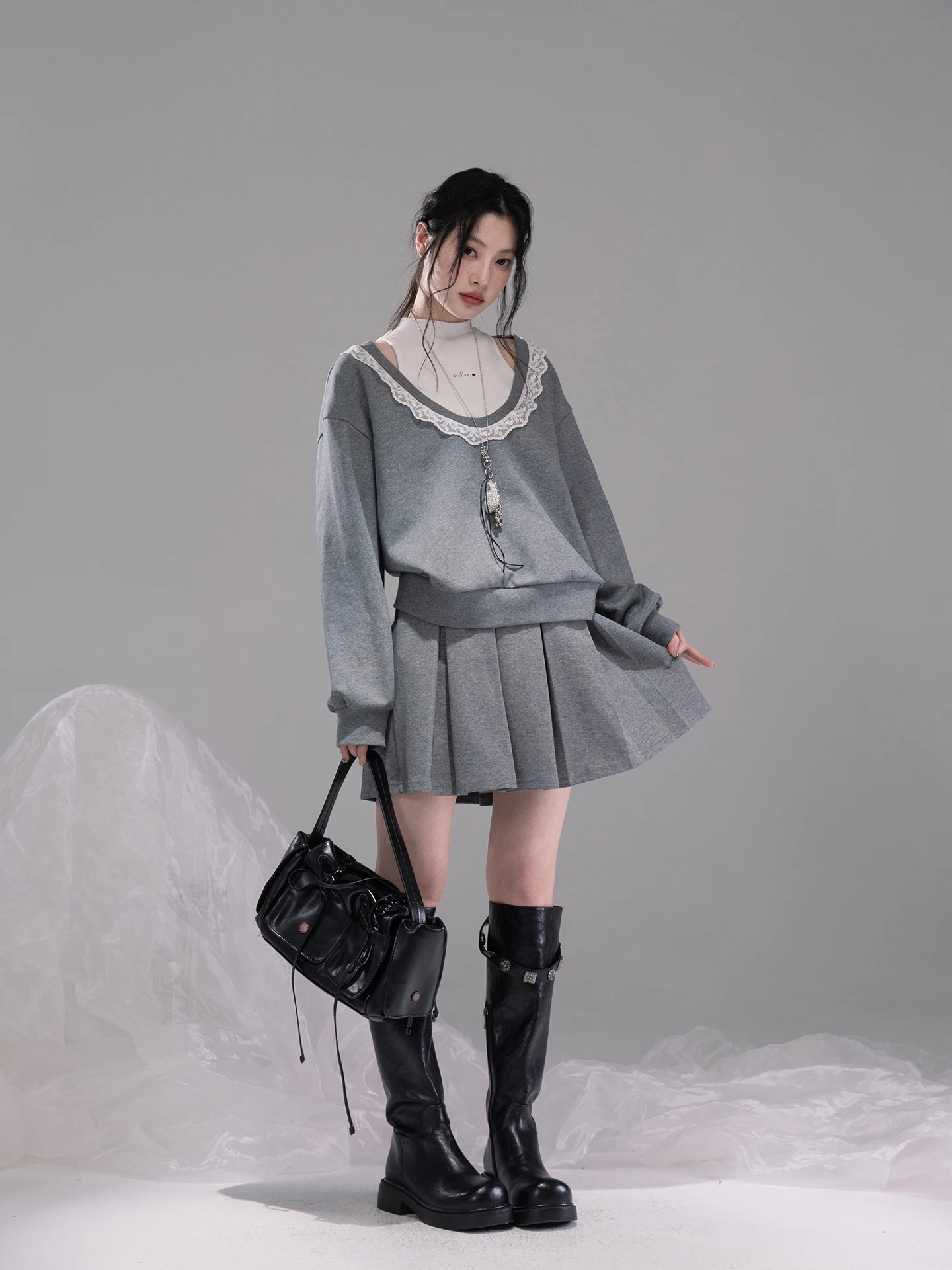 

Комплект из трех предметов COTRE: свитшот с U-образным вырезом, плиссированная юбка и брюки (коллекция Early Spring Music Deparent Senior Chen Mist ey)