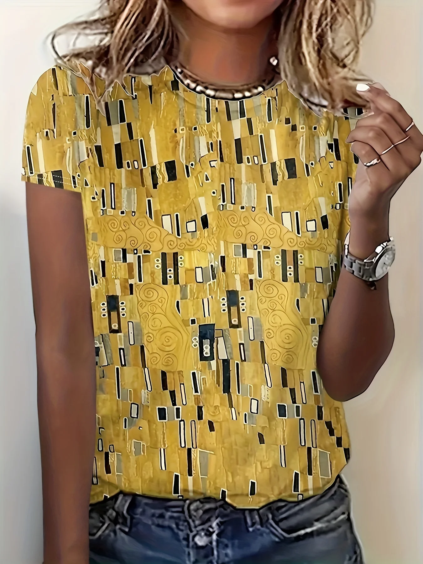 Camiseta Amarilla Mostaza para Mujer - Diseño Gráfico con Patrón Geométrico Art Deco, Estampado Retro Elegante para Uso Diario Informal