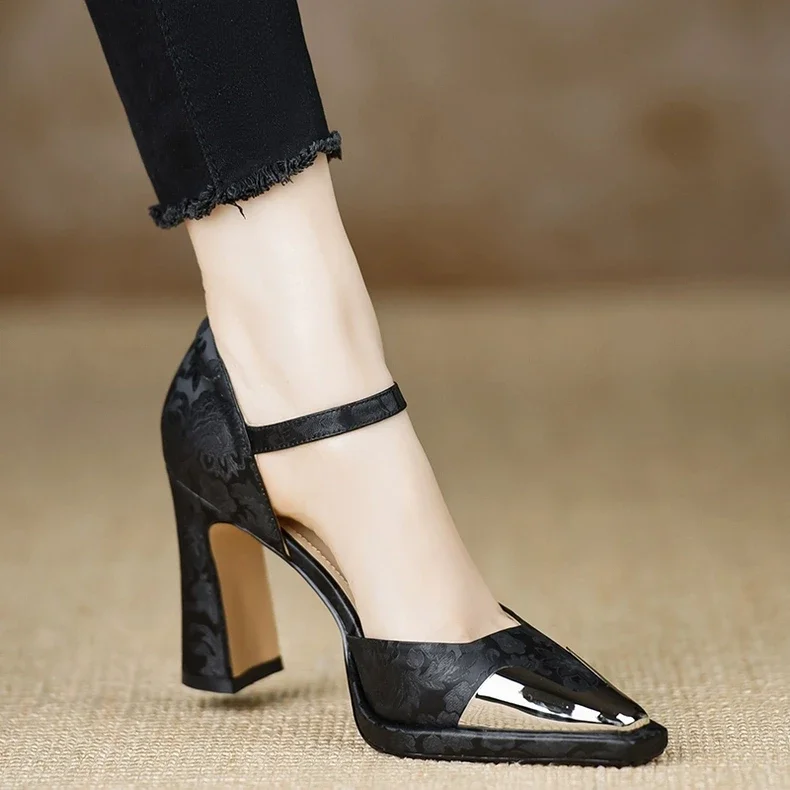 

Women's Elegant High Heel Sandals Retro Print Fashion Women's High Heels Spring and Autumn Thick Heel Baotou Women's Shoes