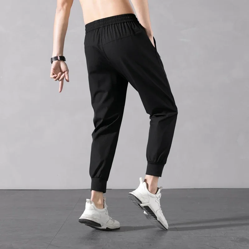 Simple Zippered Pocket Men's Solid Color Pants Business Stretch and Versatile Jogging Bottoms Classic Black Sports Men's Slacks