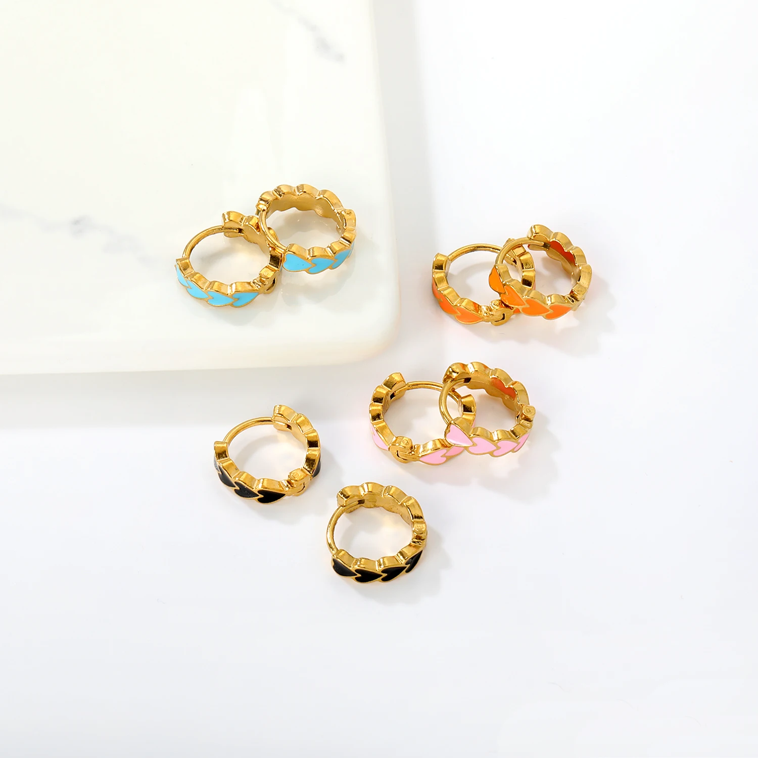 Einfache und personalisierte herzförmige Ohrringe aus Edelstahl im koreanischen Stil für Damen, modisches INS-Design, 18 Karat vergoldet, Geschenk
