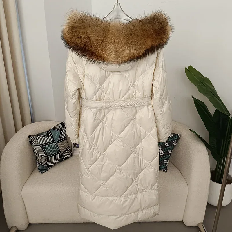 MENHR BONITA-Veste à Capuche en Duvet de Canard Blanc pour Femme, Col en Vraie Fourrure de Raton Laveur, Veste Longue avec Ceinture, Manteau Chaud Femme, Luxe, Hiver