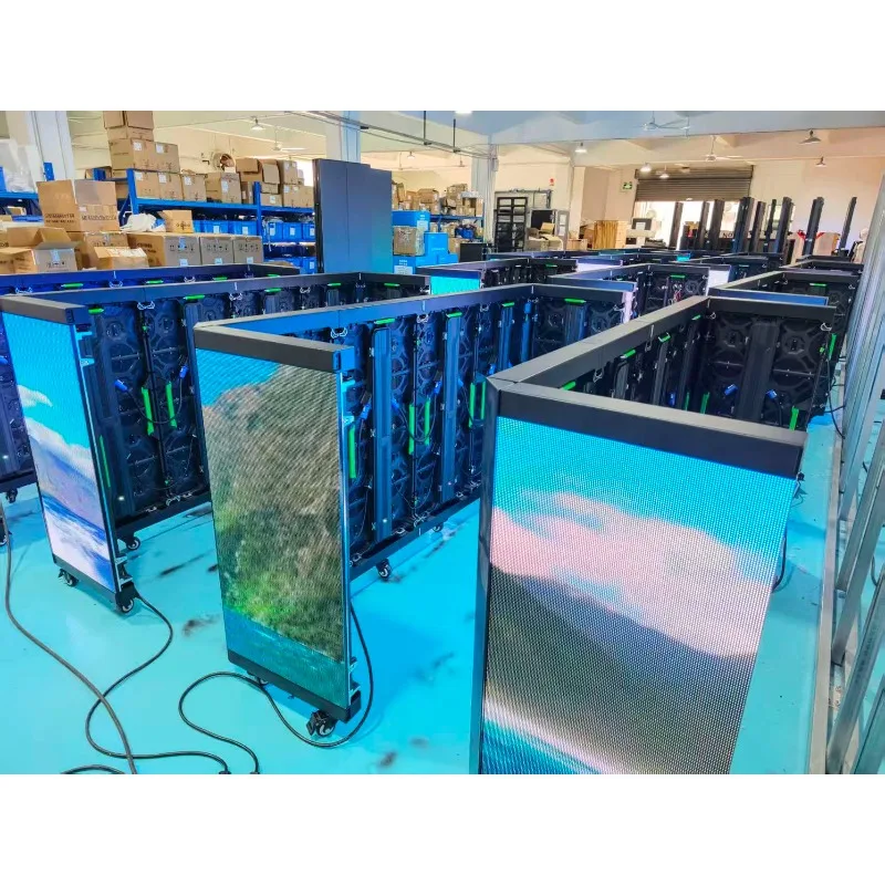High Resolution Six Section Folding LED DJ Console Vivid Color IP65 P2.604 Video Wall for Graduation Party