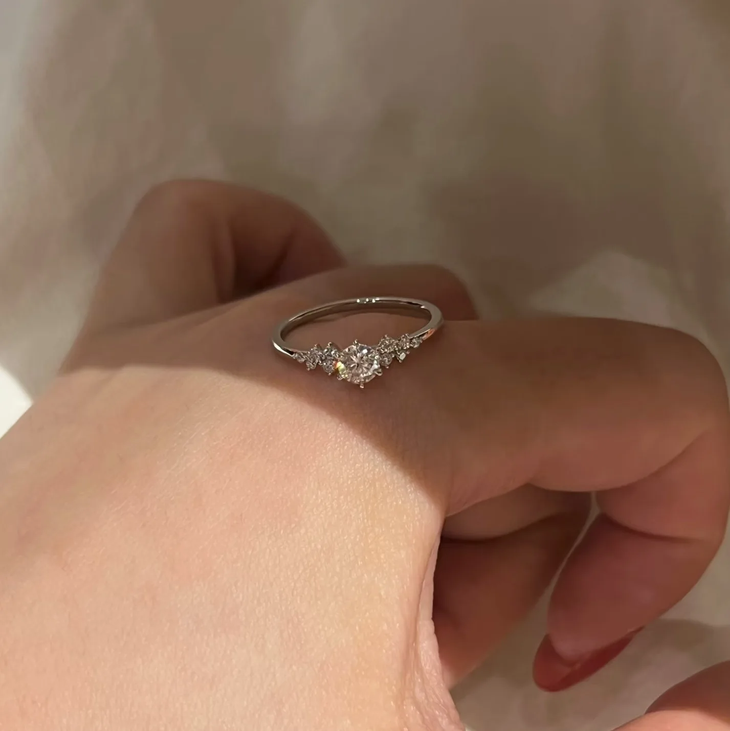 The new light luxury sparkling zircons ring female gas quality light luxury senioritysmall design simple all kinds of open ring