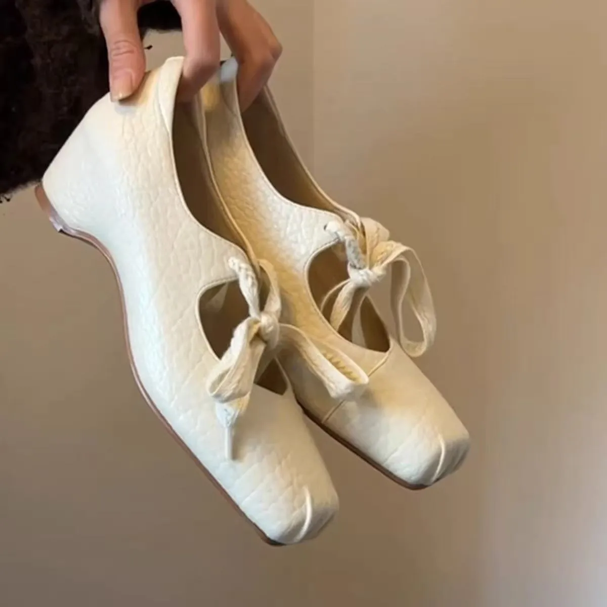 

New Women's Lady PU Leather Square Toe Hollow Out Lace Up Low Chunky Heels Casual Shoes Woman Walking Commute Dress Shoes Mujer