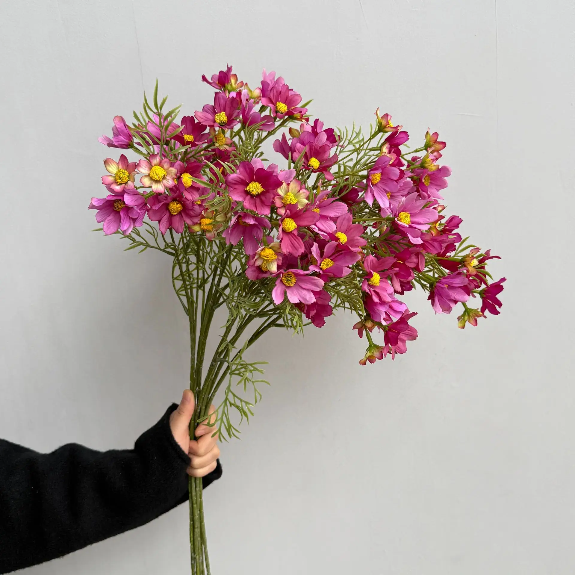 6 Stück Künstliche Seidenblumen Galsang-Blume Hochzeitsdekoration Kosmos-Blumen Brautstrauß Zubehör Heimdekoration Party Gänseblümchen – Detail 5