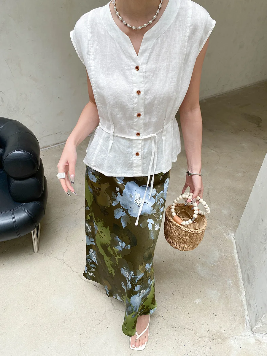 Sommerliche Damen-Weste in einfarbigem Design mit V-Ausschnitt, Taillengürtel und schlankmachendem, ärmellosem Design – Detail 18