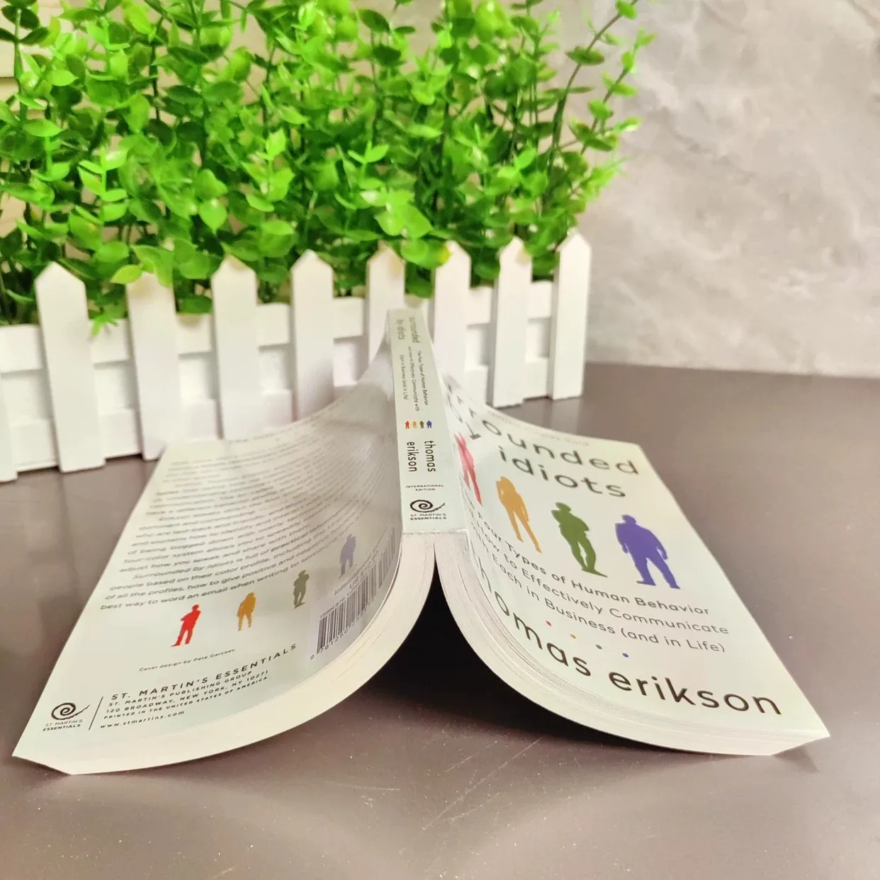 ล้อมรอบด้วยคนโง่: สี่ประเภทพฤติกรรมของมนุษย์