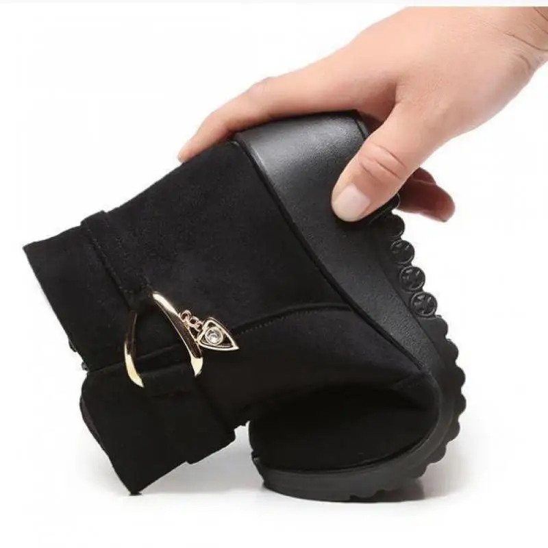 รองเท้าบูทผู้หญิงไซส์ 35-40 สำหรับฤดูใบไม้ร่วงและฤดูหนาว รองเท้าส้นเตารีดแบบหุ้มข้อ บุขนด้านใน พื้นหนา หัวกลม กันลื่น ประดับคริสตัล อุ่นสบาย สไตล์เชลซี รุ่น y2