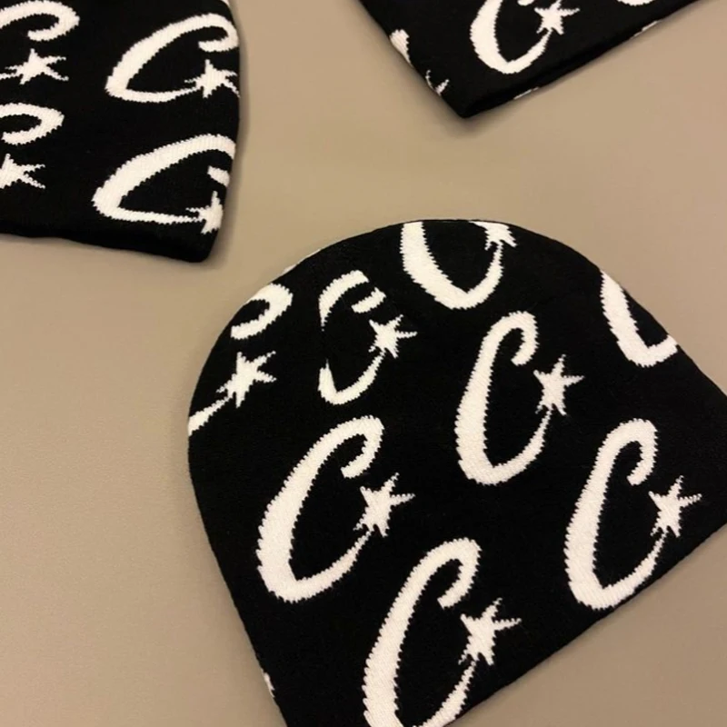 Letter Jacquard Hip-hop Trendy Fashion Beanie Hat 2024 Nowa popularna damska zimowa czapka z dzianiny Hot Girl Ciepła czapka z dzianiny Wełna