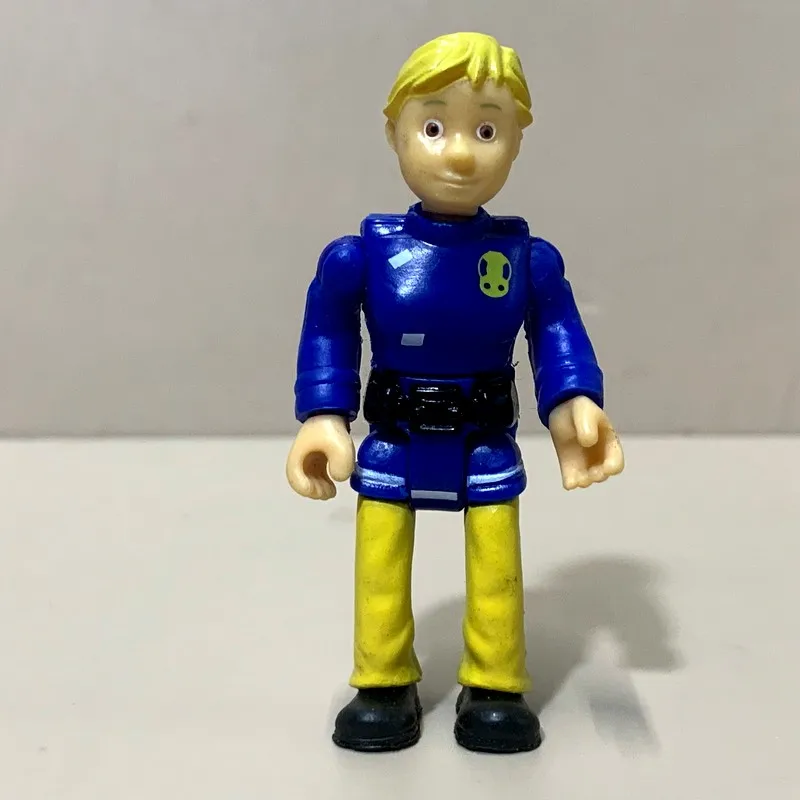 مجموعة من شخصيتين من كلوريد البولي فينيل ، رجل إطفاء ، سام ، إلفيس ، بينيي ، رجل إطفاء ، فريق ، رجل إطفاء ، كعكة #4