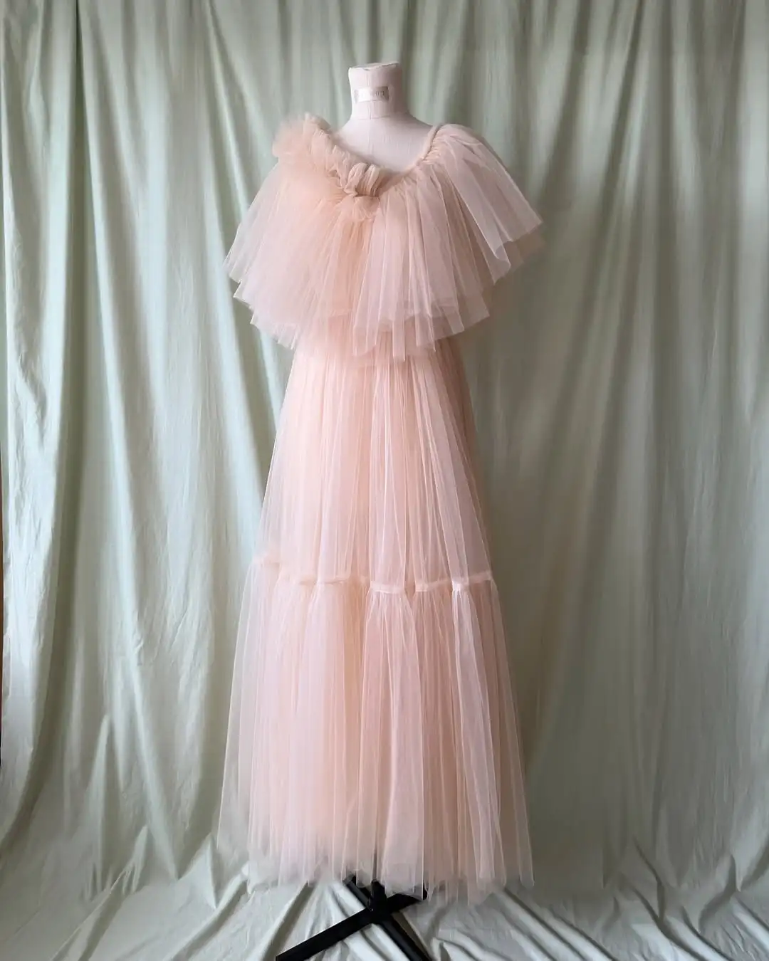 Softy สีชมพู Ruffle Tulle ชุดราตรีสําหรับงานแต่งงานข้อเท้าความยาวง่าย Draped Tulle ชุดวันเกิดชุดเจ้าสาว