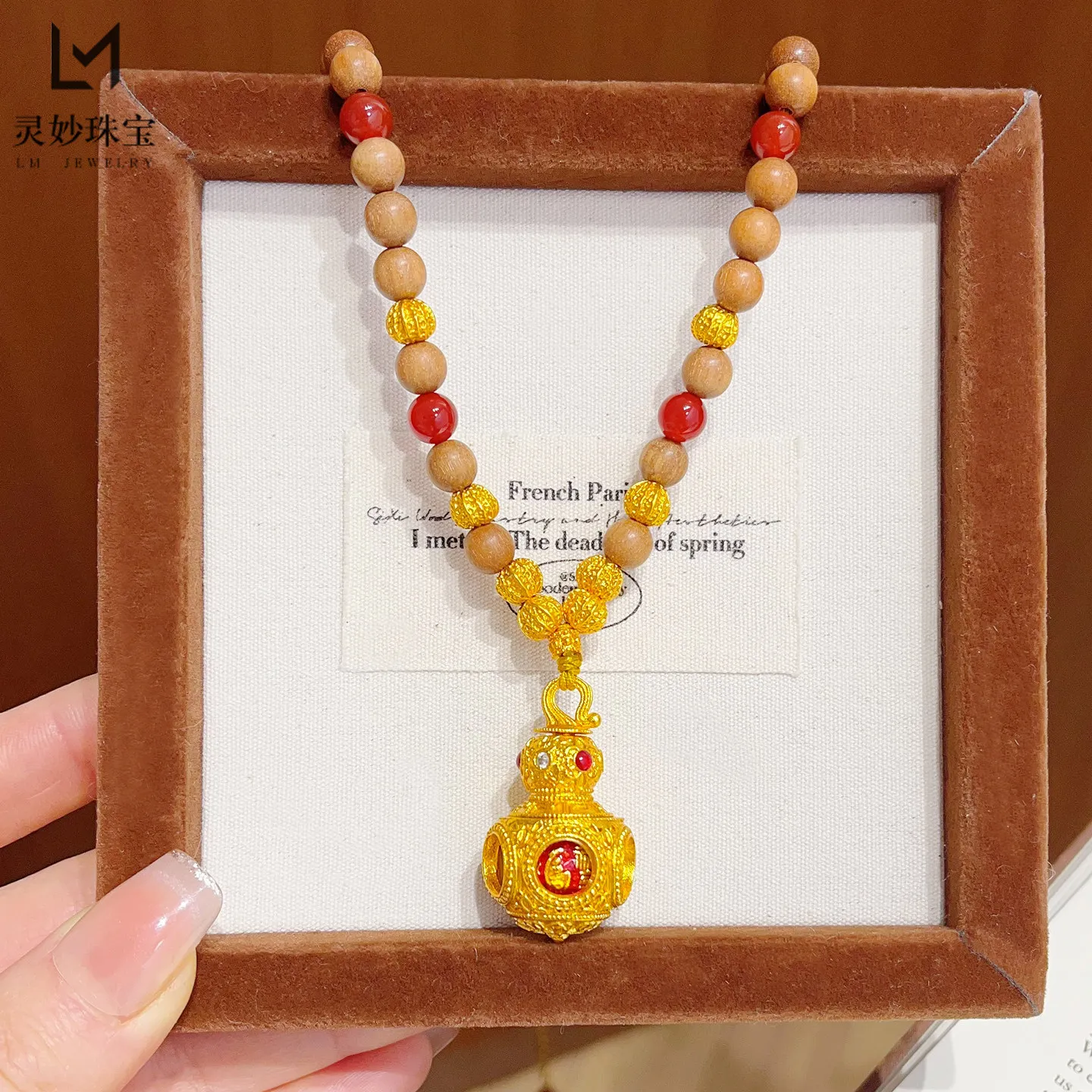 Collana Girevole in Smalto con - Vintage Fashion Meaning recensione e prezzo