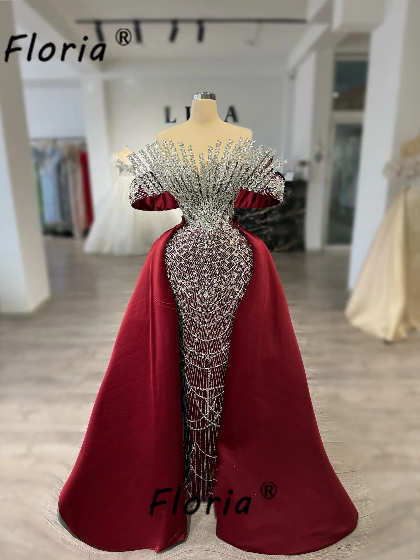 Zweiteiliges Burgunderrotes Dubai Damen-Promi-Partykleid Kristalle Silber Meerjungfrau Hochzeits-Eventkleid 2025 Perlenverzierte Vestidos De Gala