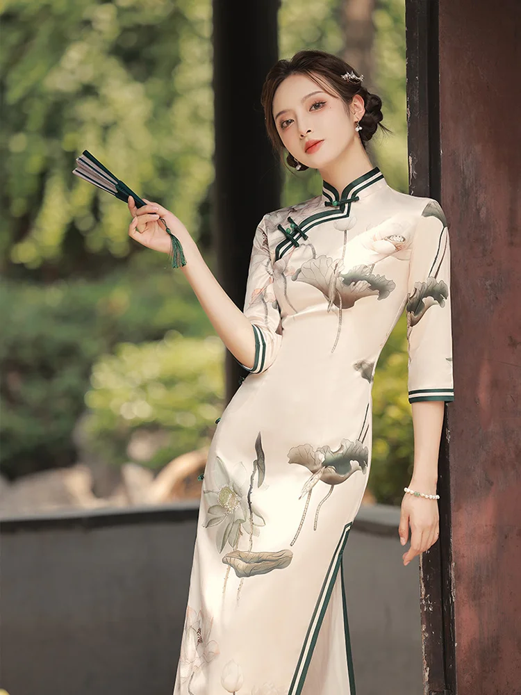 

Длинная танцевальная юбка-ципао с винтажным принтом лотоса в стиле тушевой живописи, с открытыми плечами, для выступлений