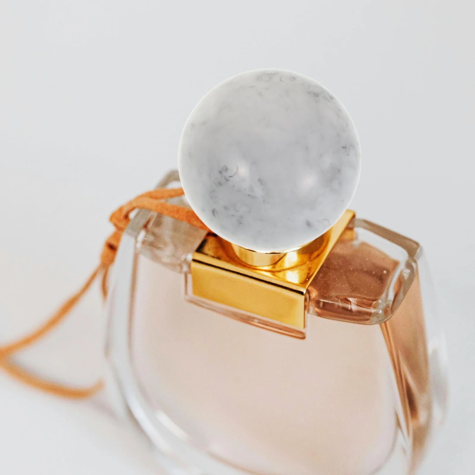 4Pcs Perfume Bottle Caps Resin 15 Teeth Replacement Round Ball Cylinder Covers Fragrance Sample Bottles Cologne Spray Bottle