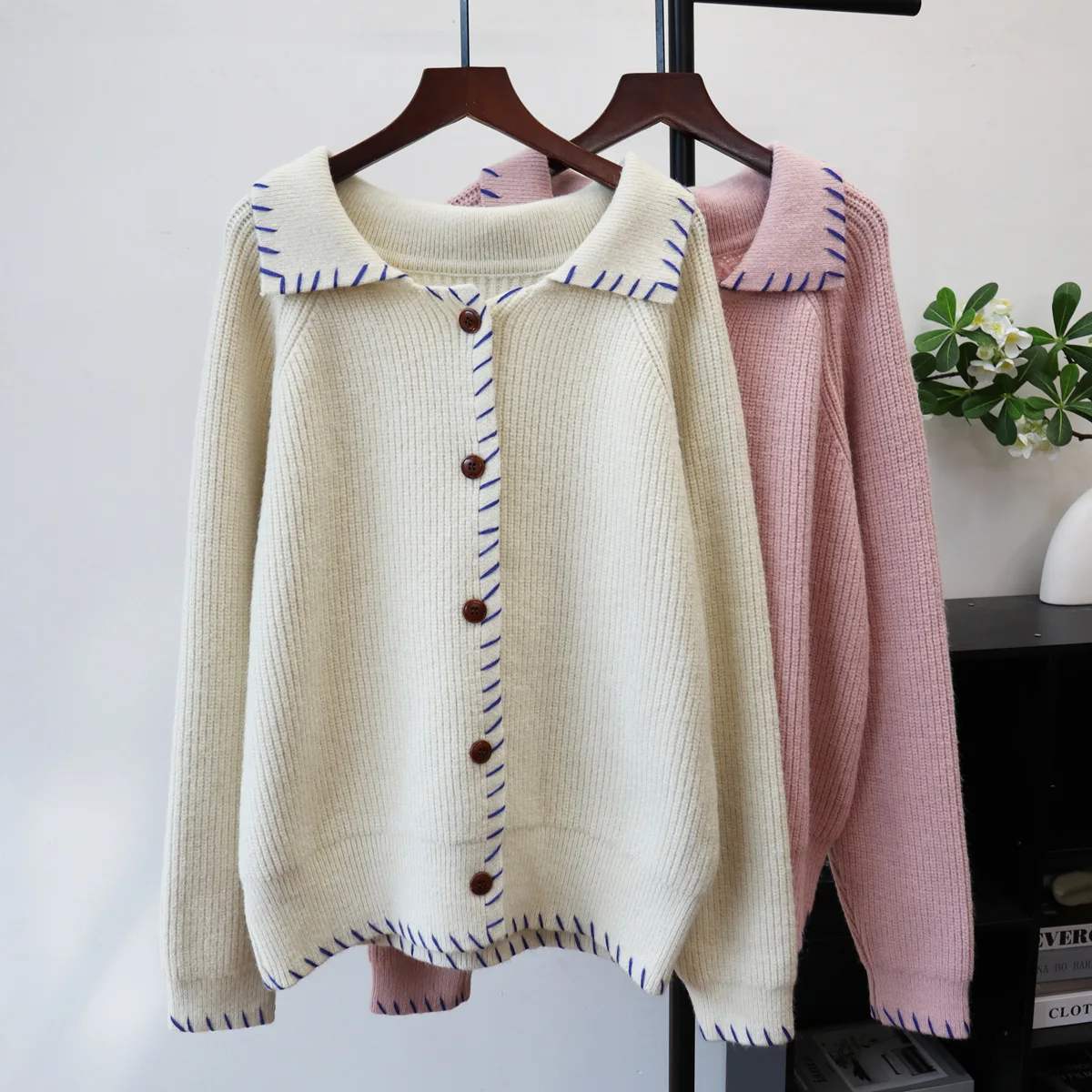 

Короткий женский кардиган, свитер, вязаные джемперы, однотонный отложной воротник, с длинными рукавами, однобортный, свободный, повседневный, осень-зима 2025